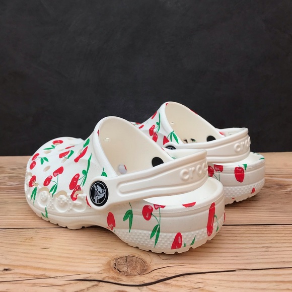 Crocs Baya Graphic Clog - Picture 11 of 16
